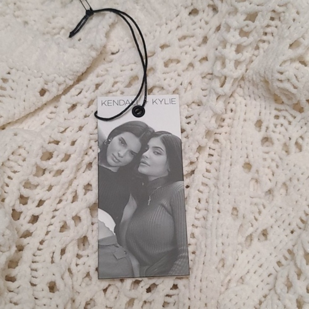 NEW WHITE CREW NECK OPEN KNIT SWEATER
